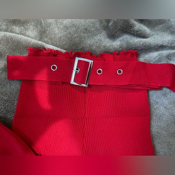 BEAUTIFUL RED set crop top with high short - Picture 2 of 6